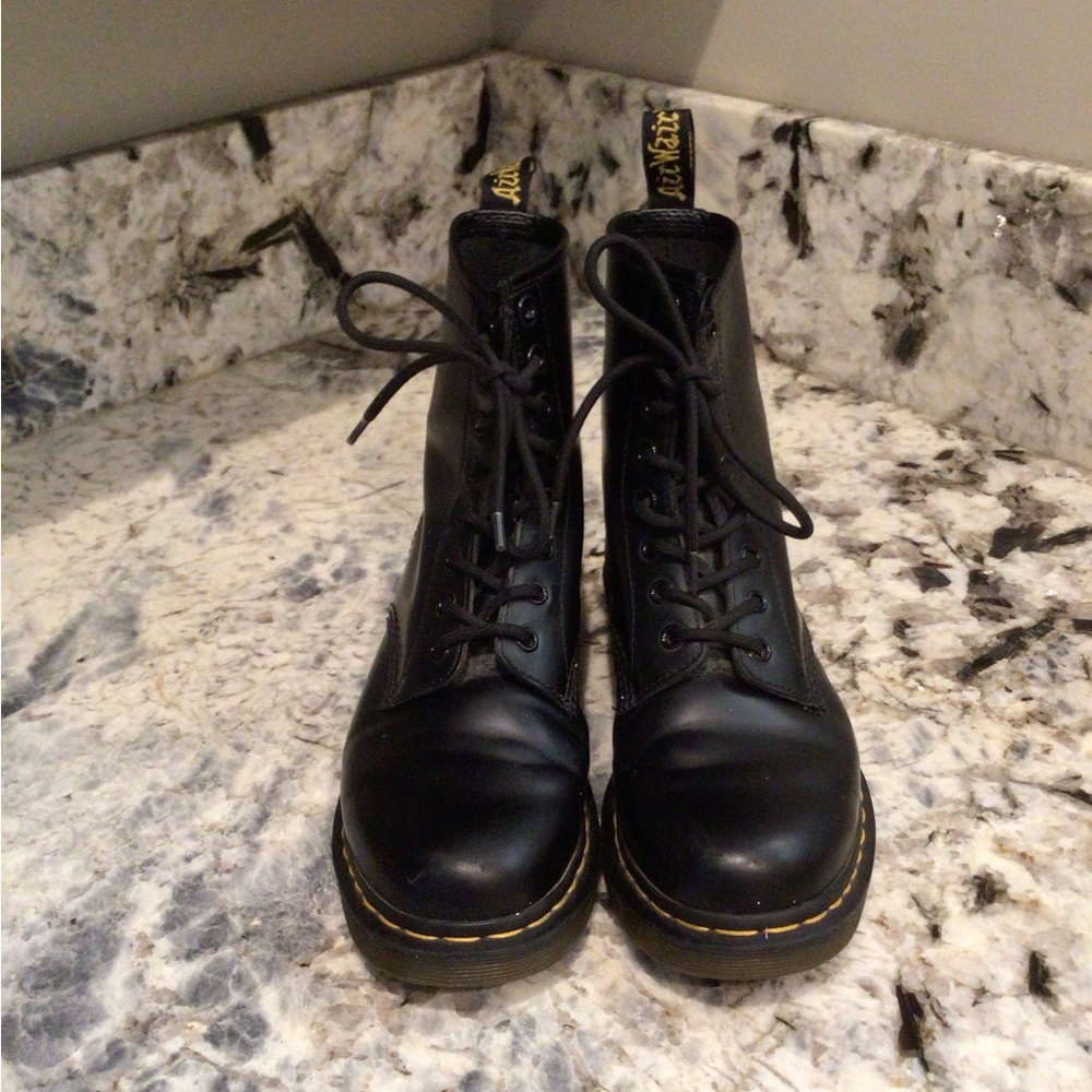Black lace up doc martins with Air wair for added comfort. Style 11821